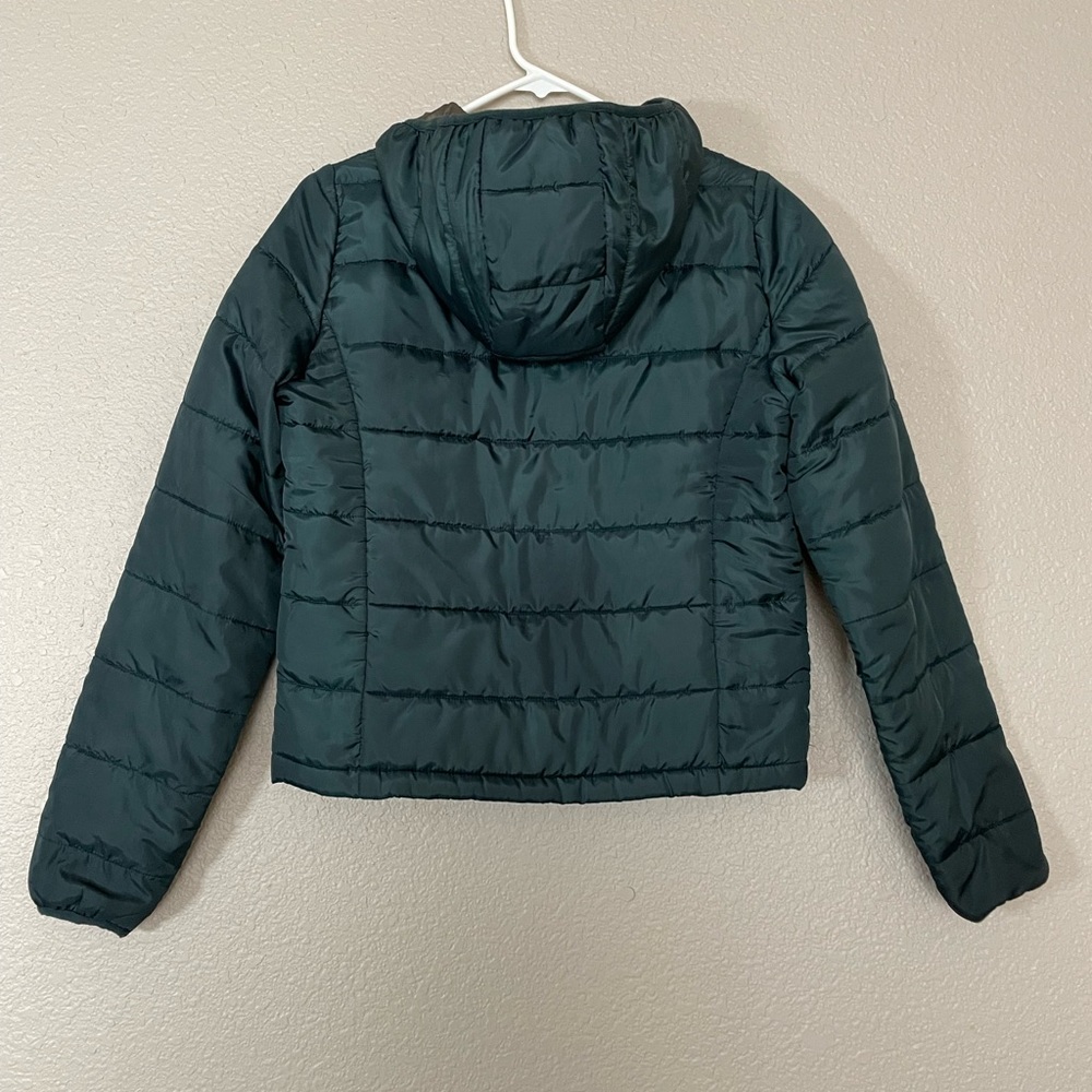 XS Vero Moda lightweight puffer jacket in green.